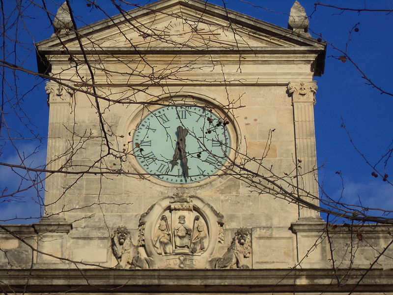 Reloj de la fachada principal del Ayuntamiento de Sevilla