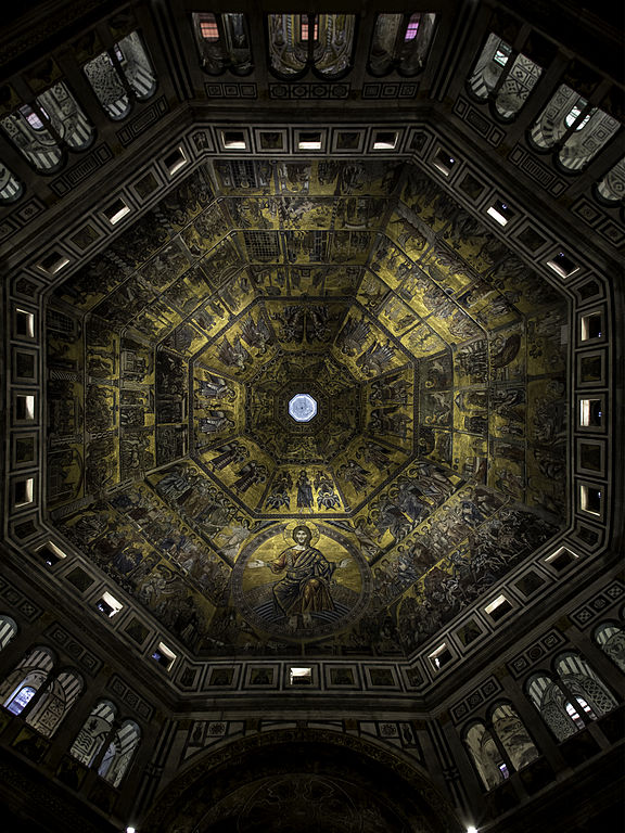 Interior del baptisterio de Florencia, Italia.